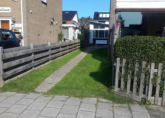 בית נופש Strandhuussie Texel